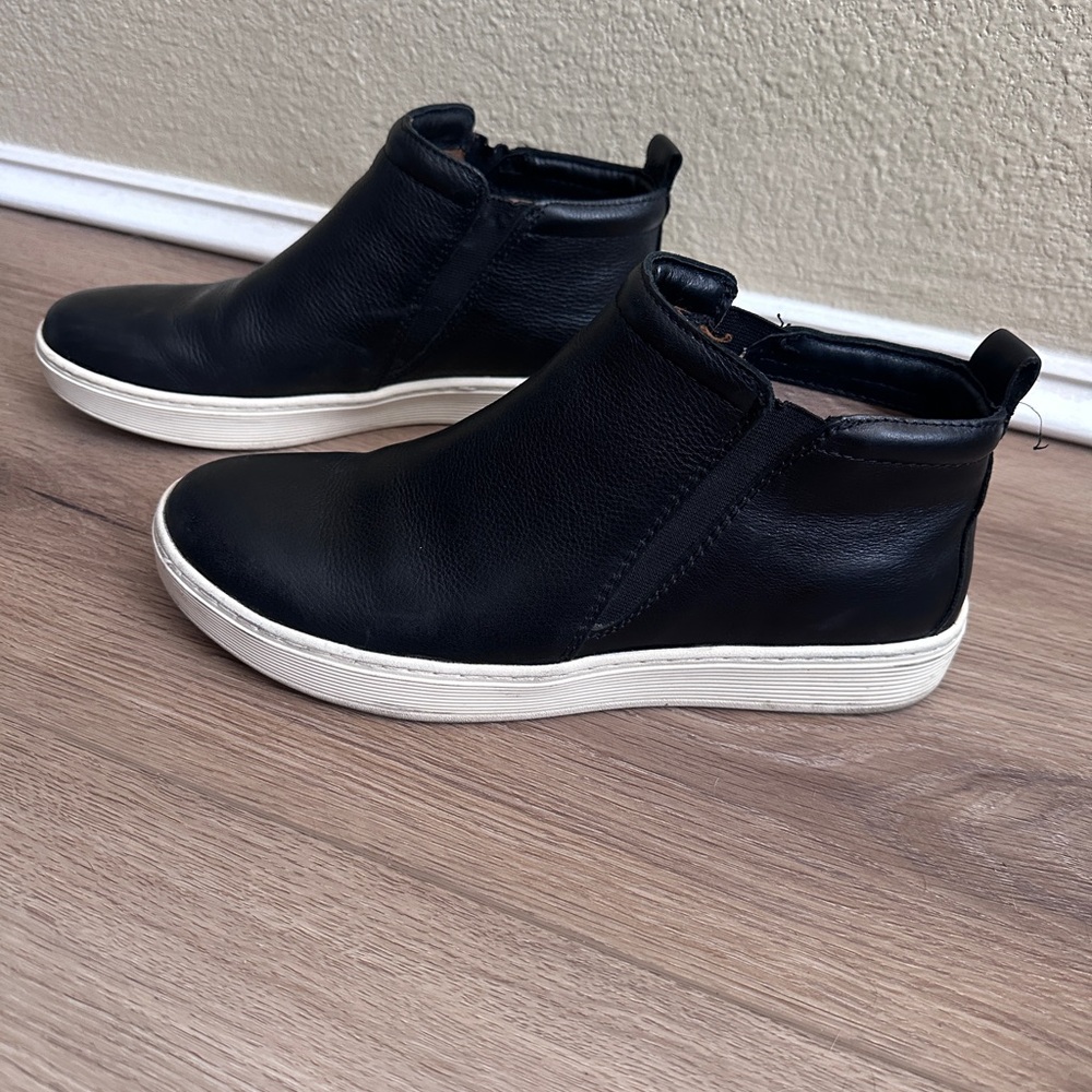 Sofft Black Leather Ankle Boot Sneakers